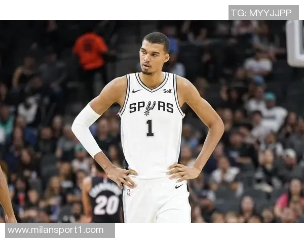 文班亚马本赛季能否实现四双壮举引发球迷热议